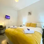 Emerald Living - Stoke-On-Trent Close To City Centre - Free Parking - Reduced Rates For Longer Stays!
