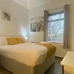 Emerald Living - Stoke-On-Trent Close To City Centre - Free Parking - Reduced Rates For Longer Stays!