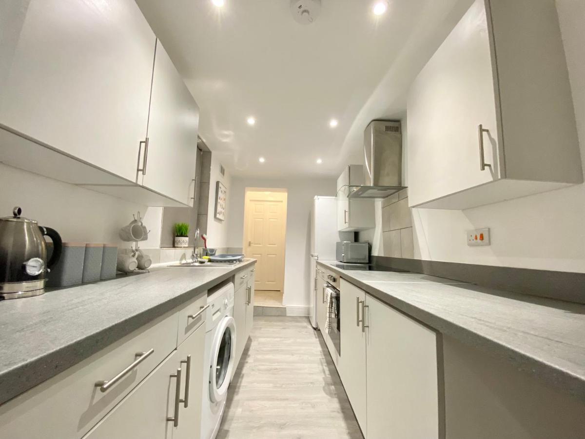 Holiday home Emerald Living - Close To Centre - Free Parking - Reduced Rates For Longer Stays!