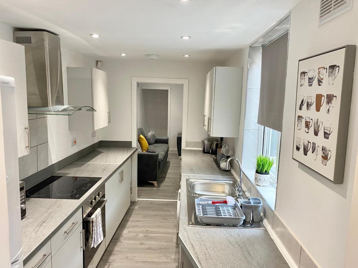 Emerald Living - Close To Centre - Free Parking - Reduced Rates For Longer Stays! * Stoke-on-Trent
