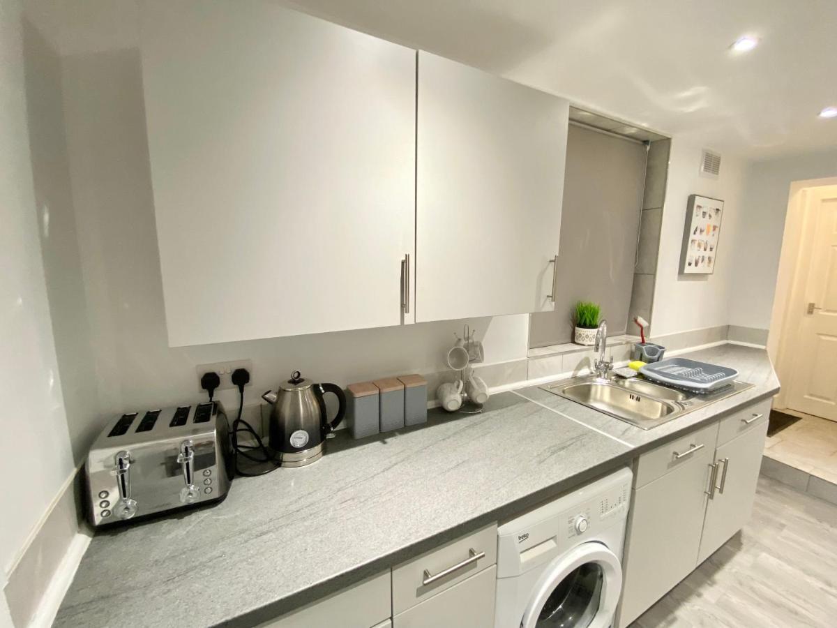 Emerald Living - Close To Centre - Free Parking - Reduced Rates For Longer Stays! Stoke-on-Trent