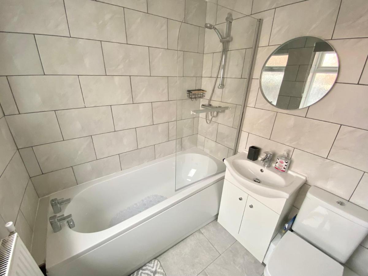 Emerald Living - Close To Centre - Free Parking - Reduced Rates For Longer Stays! Holiday home *