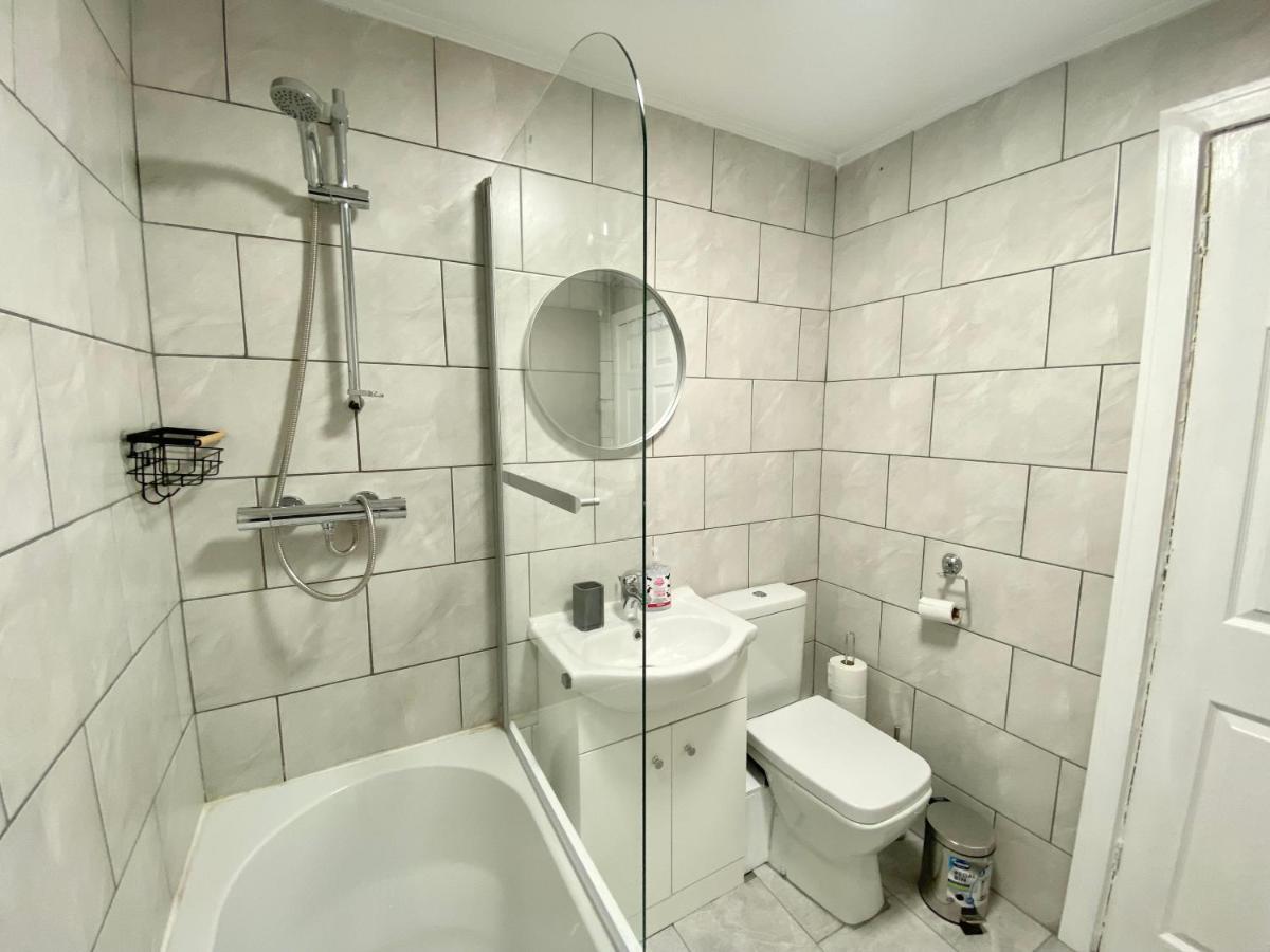 Emerald Living - Close To Centre - Free Parking - Reduced Rates For Longer Stays!
