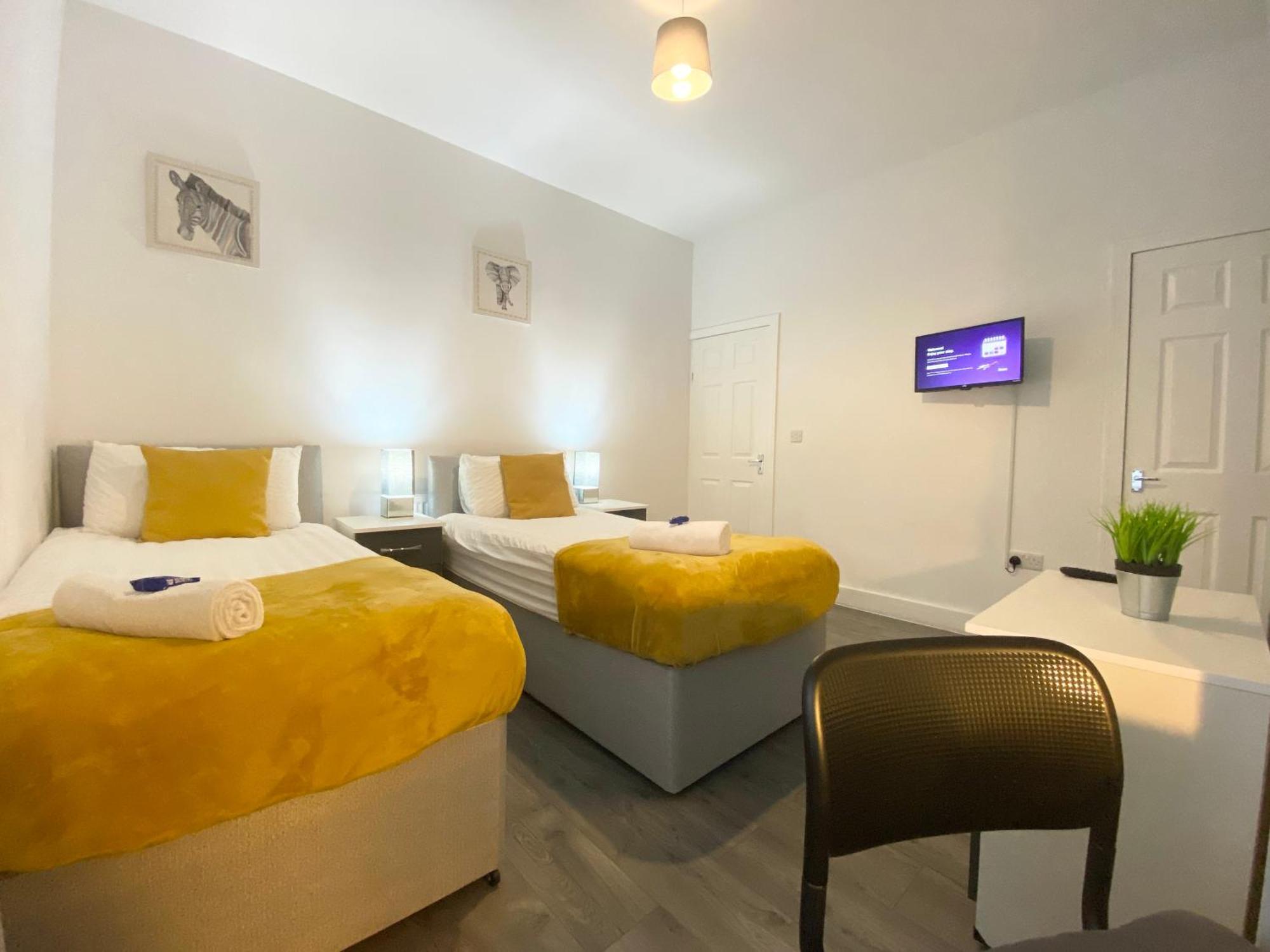 Emerald Living - Close To Centre - Free Parking - Reduced Rates For Longer Stays! *