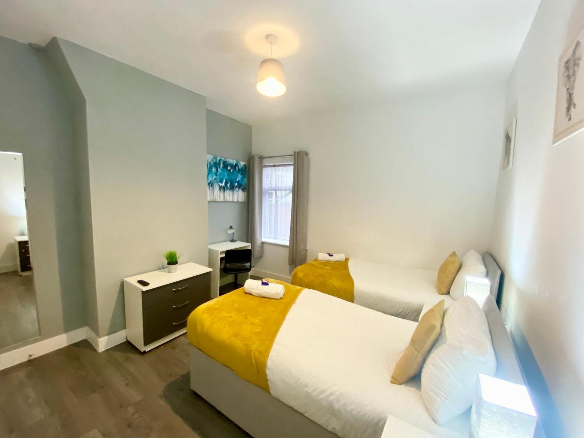 Emerald Living - Close To Centre - Free Parking - Reduced Rates For Longer Stays! Stoke-on-Trent