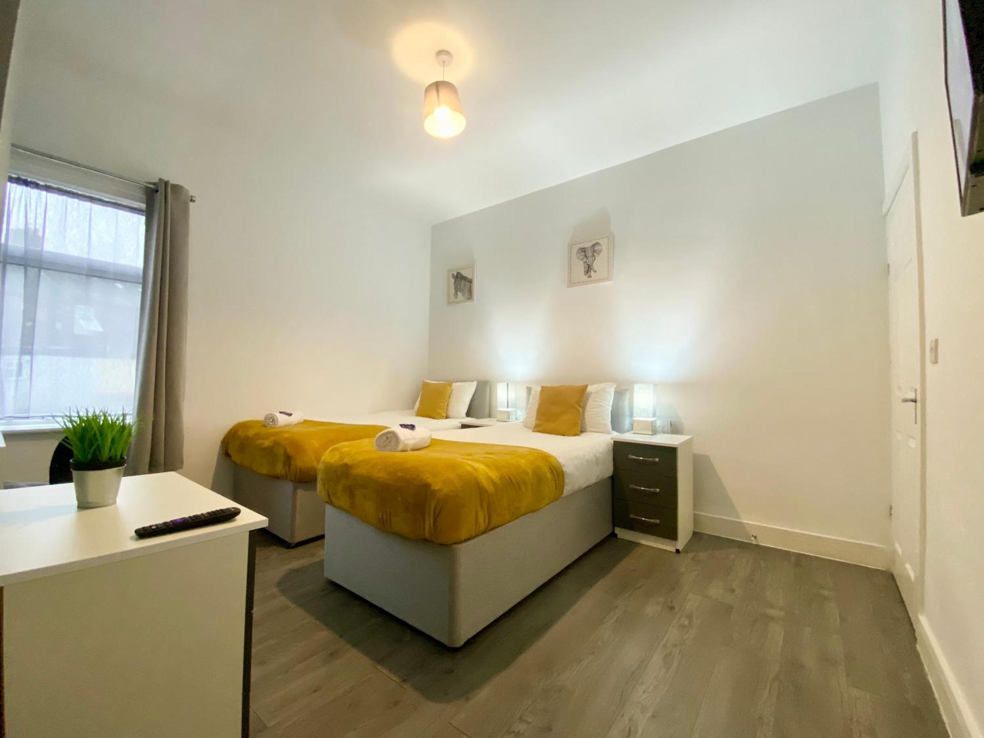Holiday home Emerald Living - Close To Centre - Free Parking - Reduced Rates For Longer Stays! Stoke-on-Trent