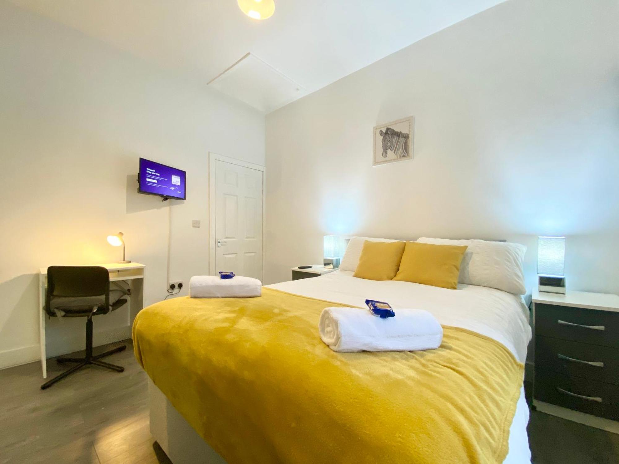 Emerald Living - Close To Centre - Free Parking - Reduced Rates For Longer Stays! * Stoke-on-Trent