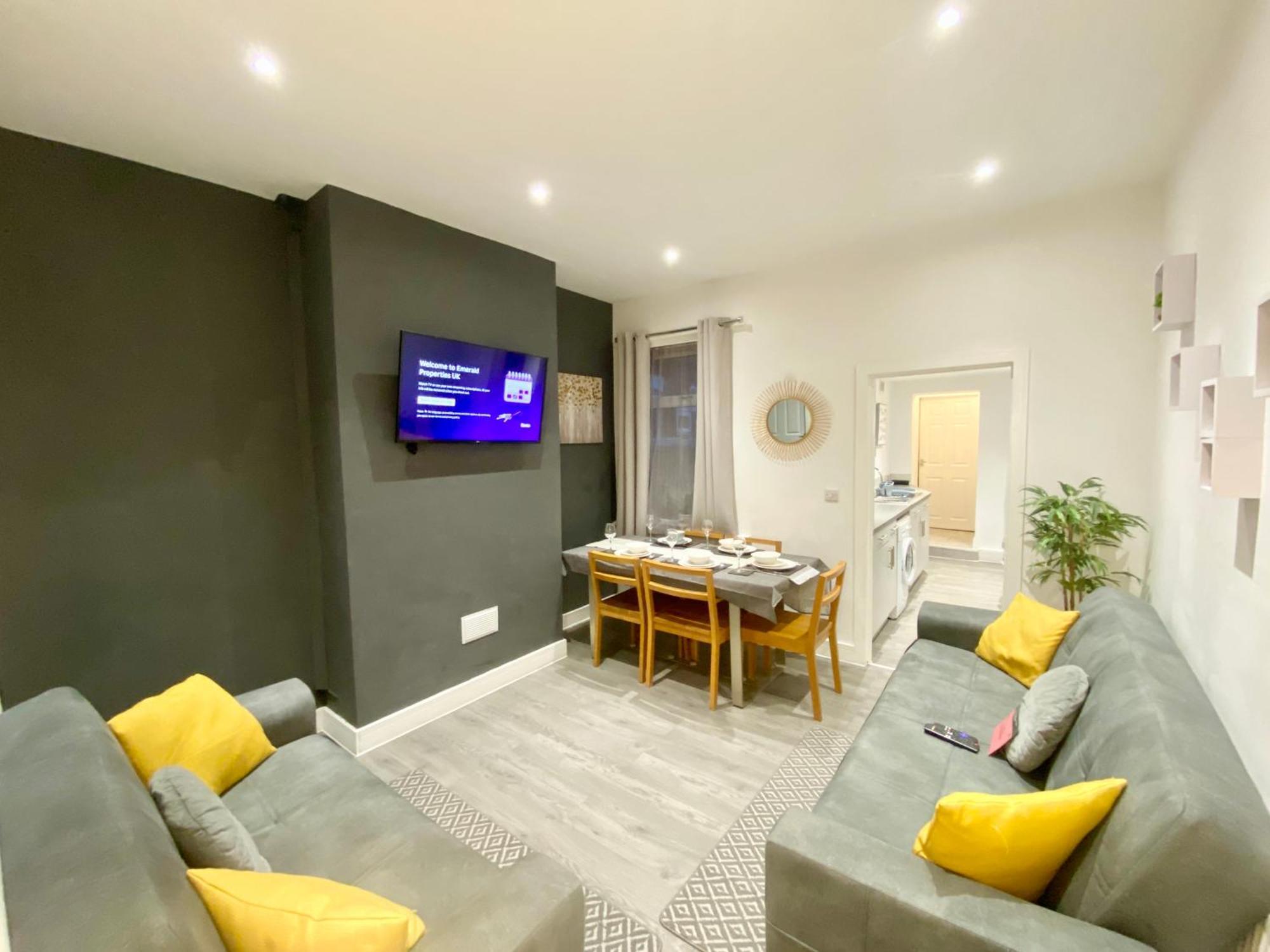 Emerald Living - Close To Centre - Free Parking - Reduced Rates For Longer Stays!